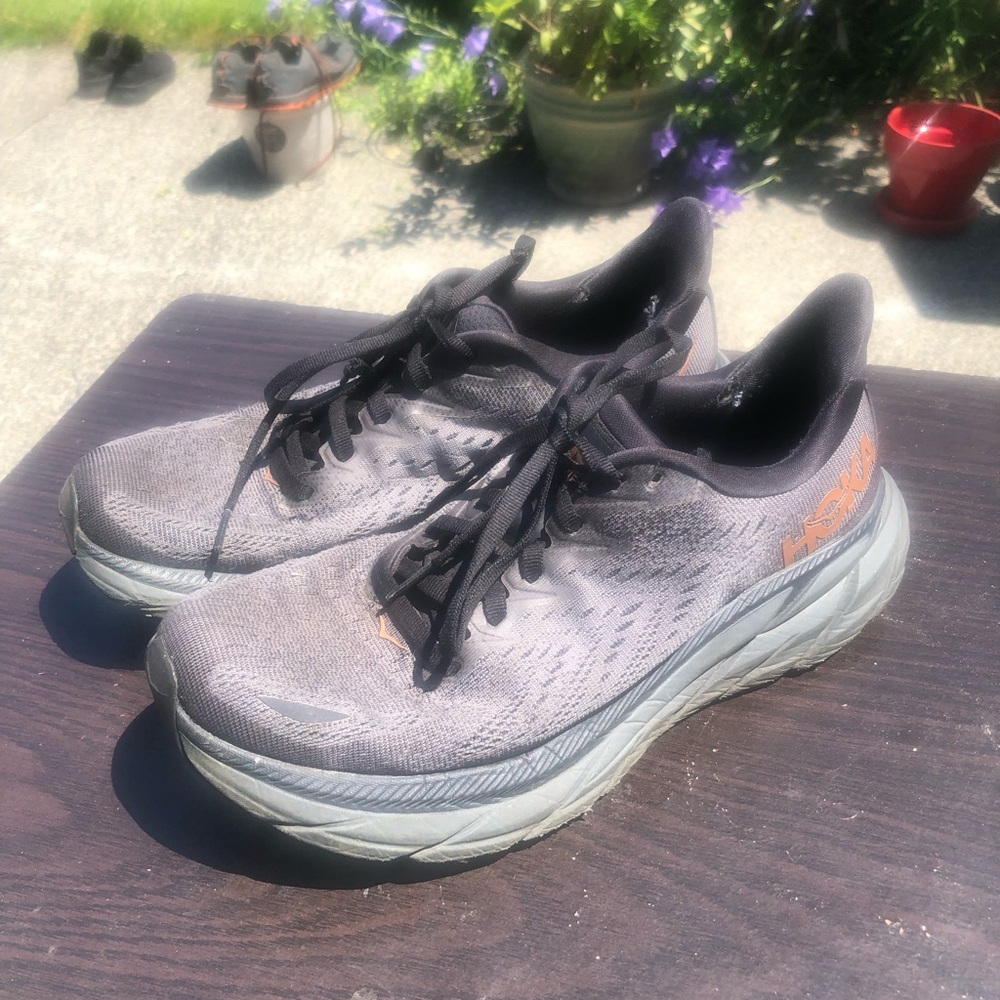 Hoka One One Clifton Womens Gray Black Athletic Running Sneakers Size 8.5B